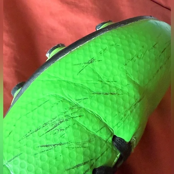 Big Kids’ Wide Traxx Soccer Cleats - Youth Size 6EE - Picture 9 of 11